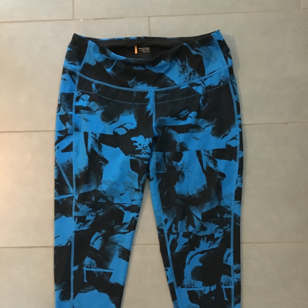 Lucy Power Core Blue Black Capri